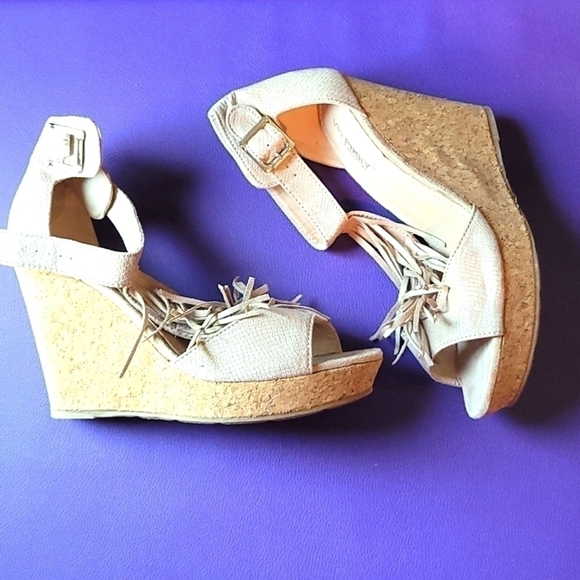 Via Pinky Shoes - 𝅺VIA Pinky Fringe Wedge 🥰
